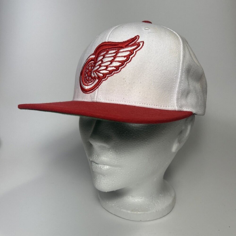 Detroit Red Wings Embroiders Logo White Hat Mitchell & Ness Hat